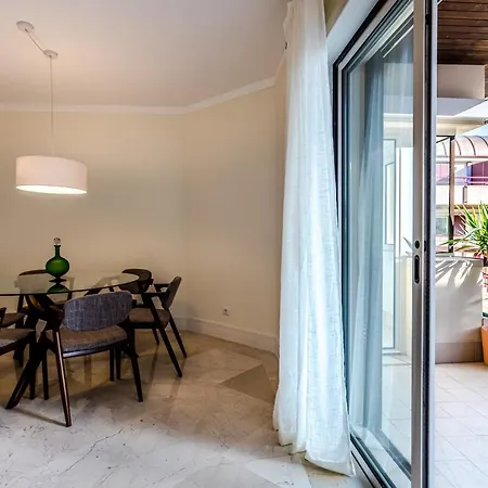 Homeysuite In Garden Estoril